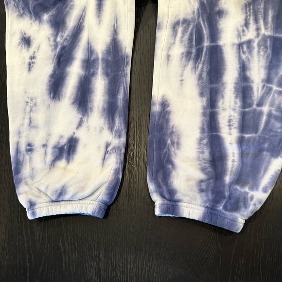 Men’s Les Tien Navy Blue & Ivory Tie Dye Sweatpants - Picture 9 of 10